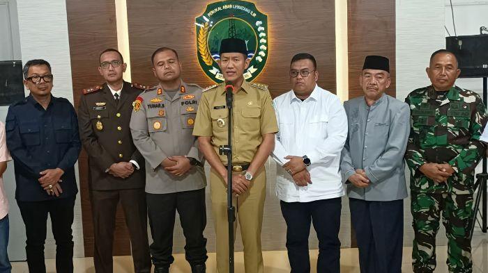 foto bupati pali dan para fakar demo